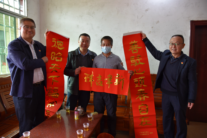 向韶关好人余习锦赠送道德春联.JPG