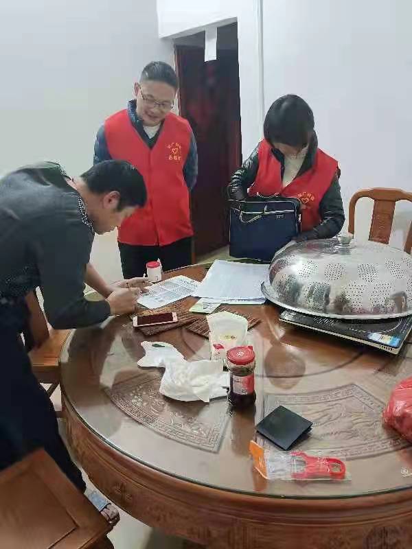 镇村入户进行反诈宣传及APP安装 (6).jpg