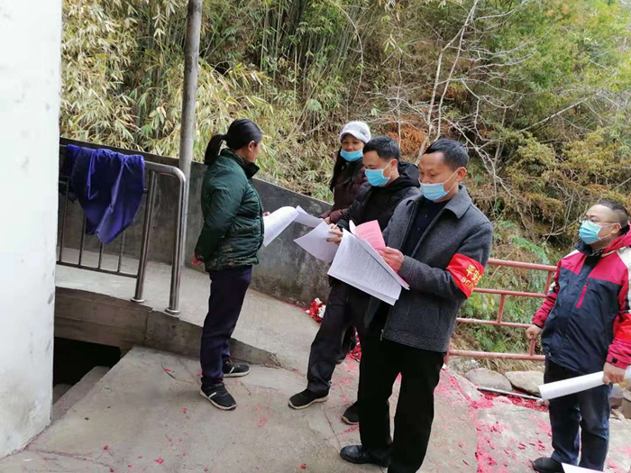 发放宣传资料.png