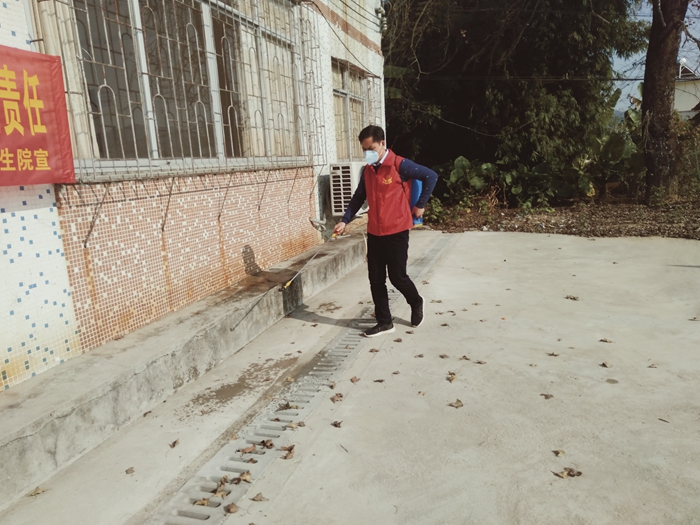 何俊.jpg
