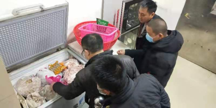 在饭店检查