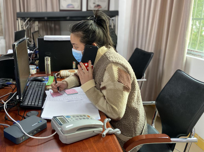 信息甄别员专心核实人员信息.png