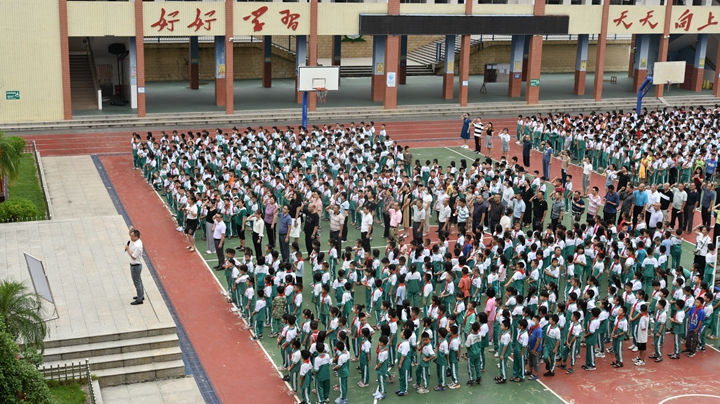 全体教师宣誓2.jpg