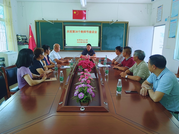 座谈会现场.jpg