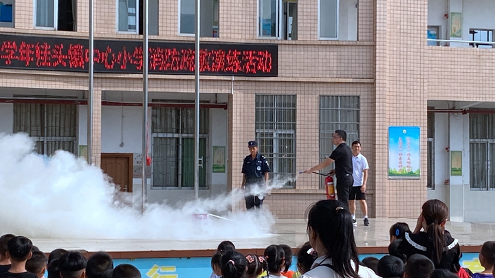 黎均盈主任演示.jpg