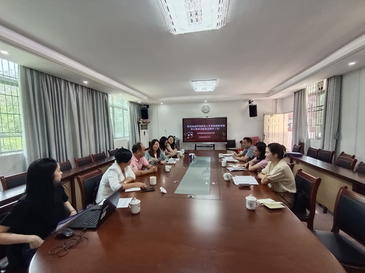 座谈会现场.jpg