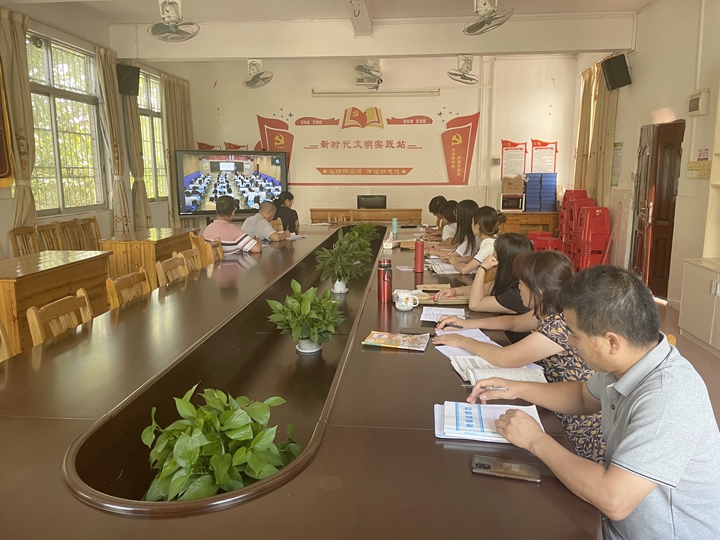 柳坑中心小学线上同步参与教研活动.jpg