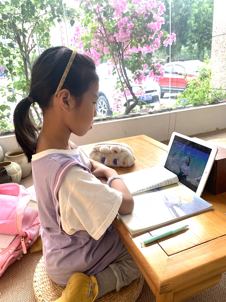 2学生参加学校组织的线上教学活动.jpg