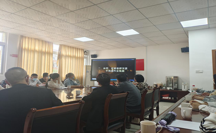 观看师德师风警示教育片.png