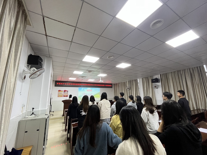 奏唱团歌.jpg