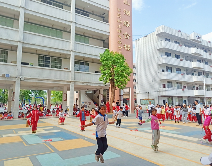 集体跳绳.jpg