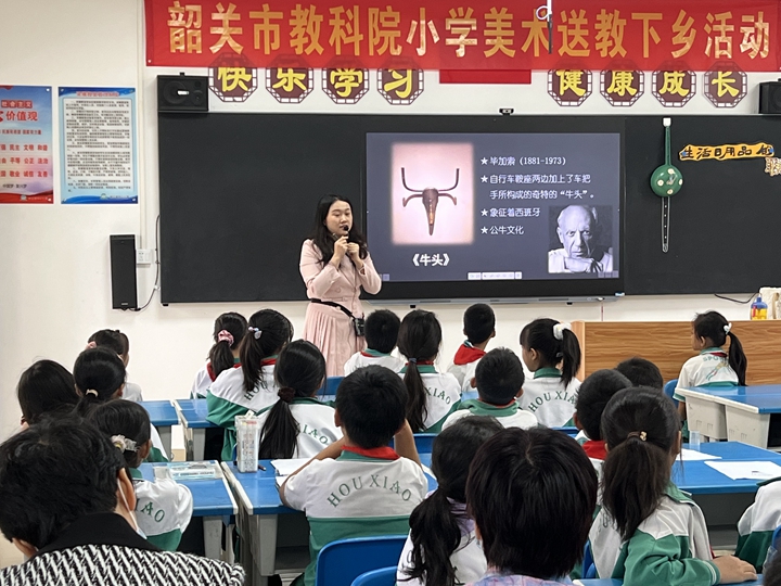 朱香霖老师现场教学展示《生活日用品的联想》.jpg
