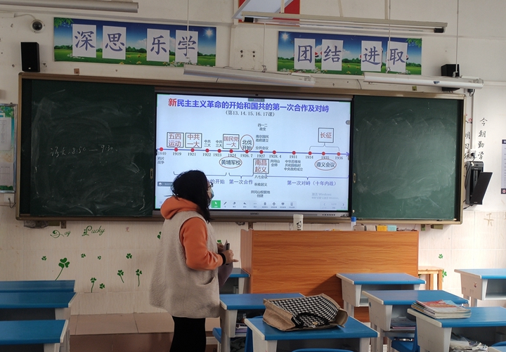 教师录制网课.jpg