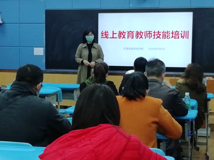 教研室秦彩霞主任讲话f.jpg