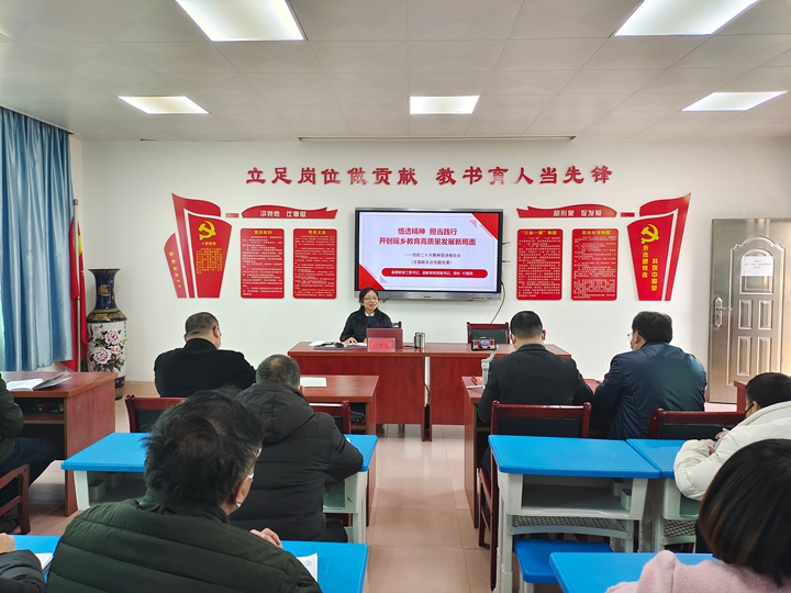 县教育局局长付慧燕深入学校宣讲党的二十大精神.jpg