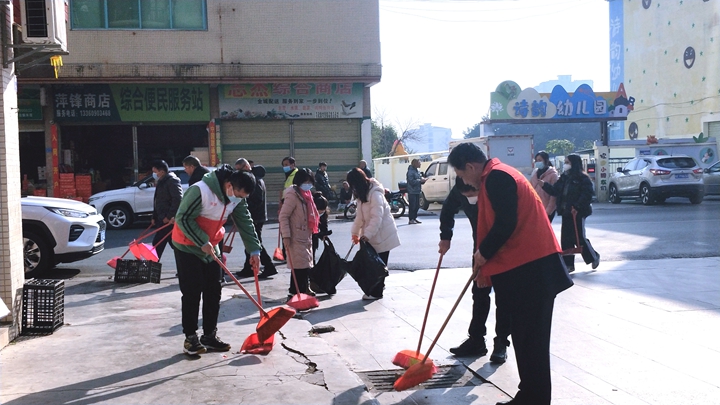 清扫街道垃圾.jpg