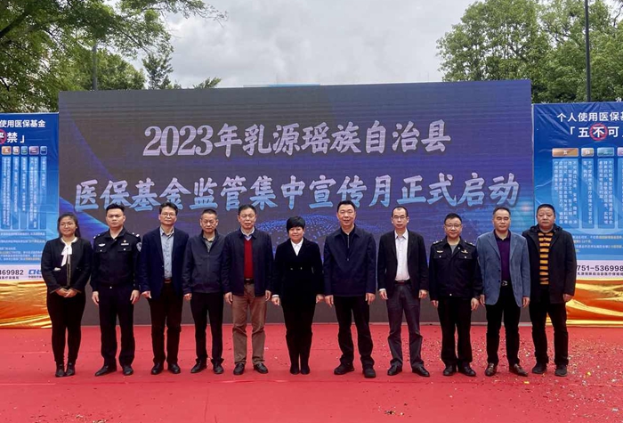 启动仪式合照.jpg