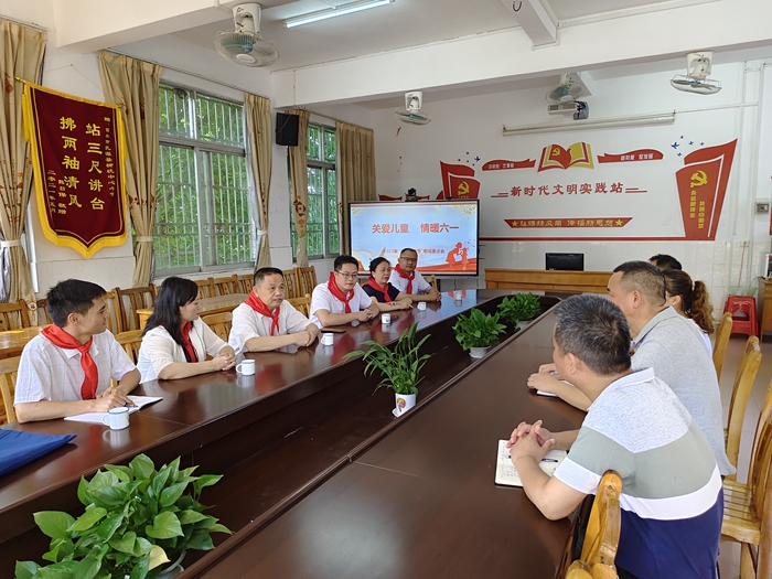 3.在游溪镇柳坑中心小学进行座谈交流.jpg