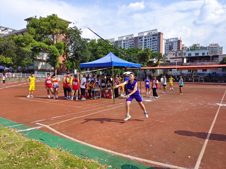中学组女子标枪比赛.jpg