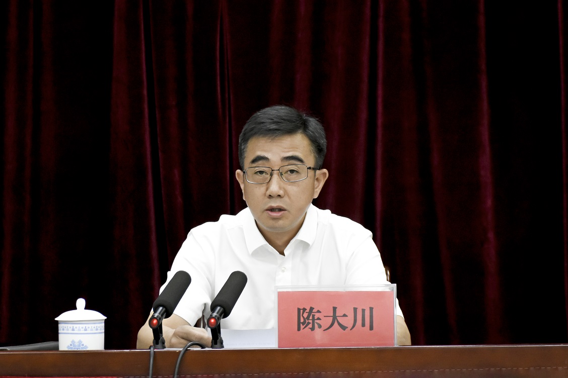 县委书记陈大川出席会议并讲话.JPG
