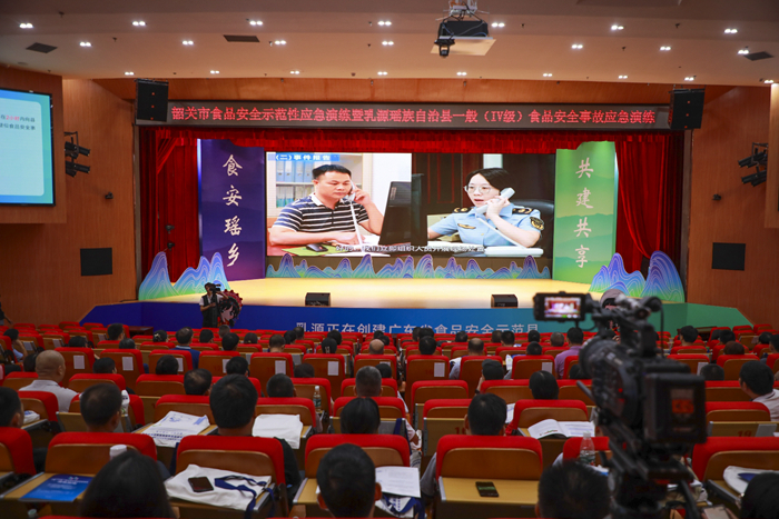 应急演练活动现场。摄影者：李贲.jpg
