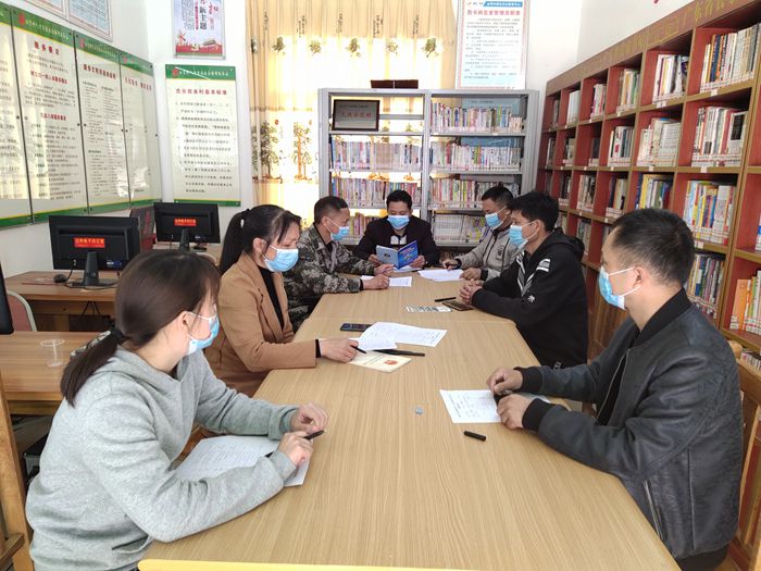 必背村委集体学习《反间谍法》.jpg