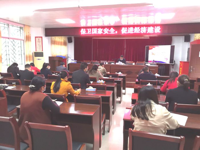 干部职工学习国家安全法知识.jpg