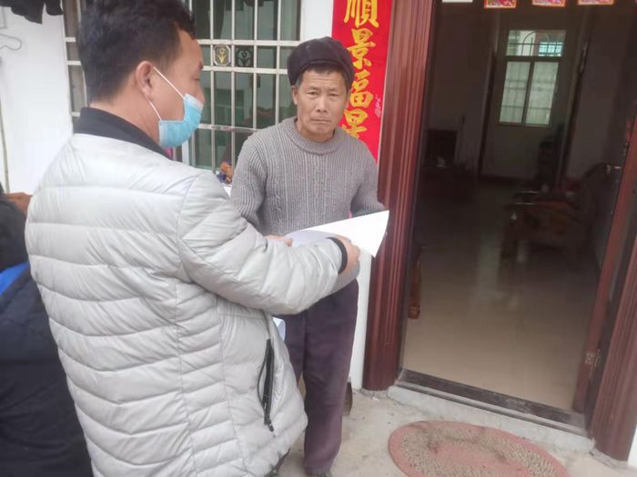 向村民宣讲国家安全知识.jpg