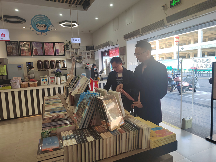 检查书店.jpg