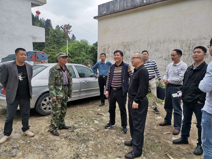 东坪镇东田村委会红星村小组滑坡地灾隐患点现场检查.png