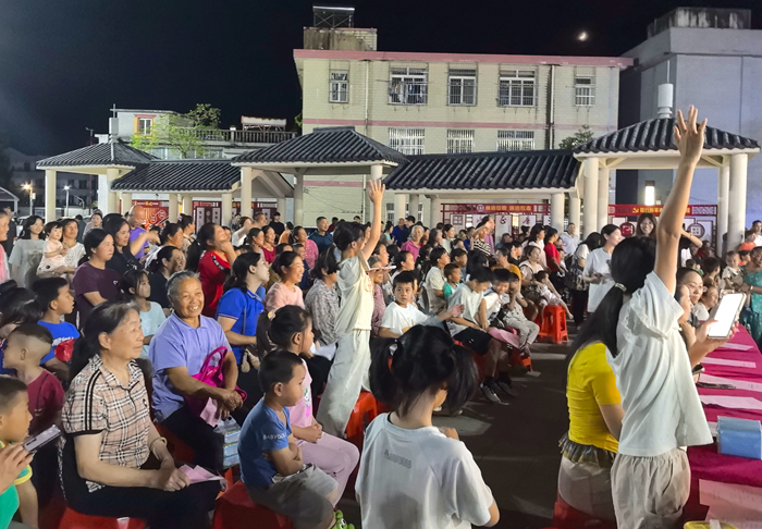 现场观众踊跃参与现场问答环节.jpg