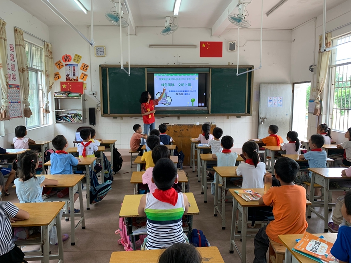 “绿书签”主题班会进行中.JPG