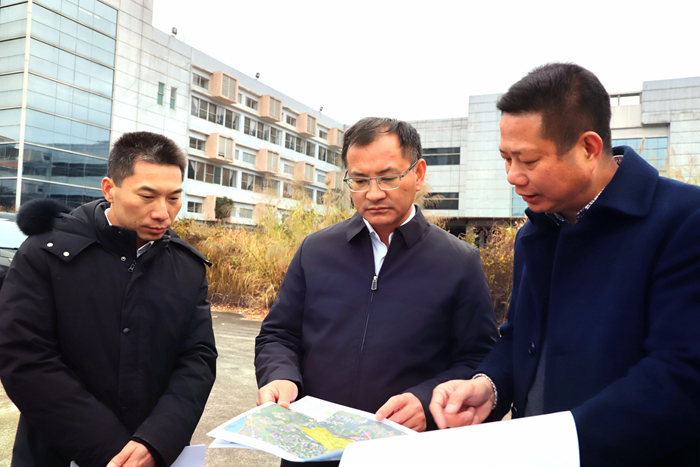 黄艺坤到县城调研城市更新、民生项目与园区发展工作