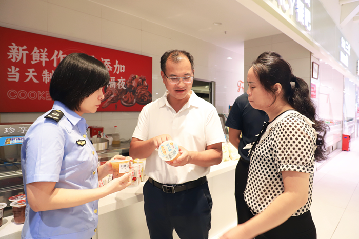 黄艺坤带队开展节前安全与民生保供专项检查