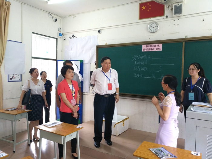 张立江到乳源中学考场巡察.jpg