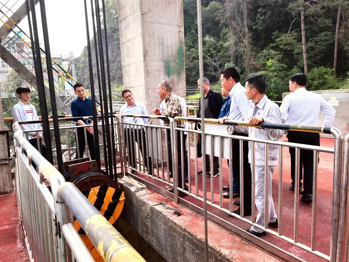 水利部珠江水利委员会副主任李春贤带队到我县检查防汛工作